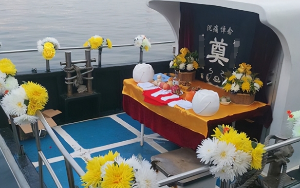 骨灰海葬好还是土葬对后人