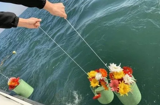 骨灰海撒需要准备什么花?