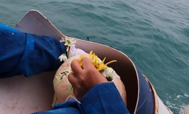 怎么申请海葬?骨灰撒江里要申请吗